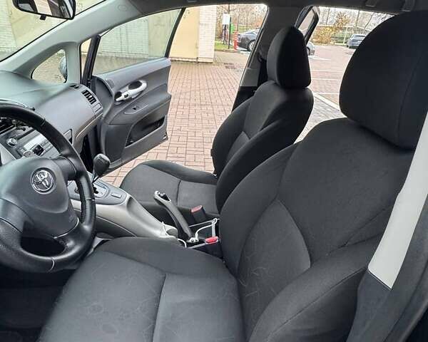 Черный Тойота Аурис, объемом двигателя 1.6 л и пробегом 149 тыс. км за 6700 $, фото 9 на Automoto.ua