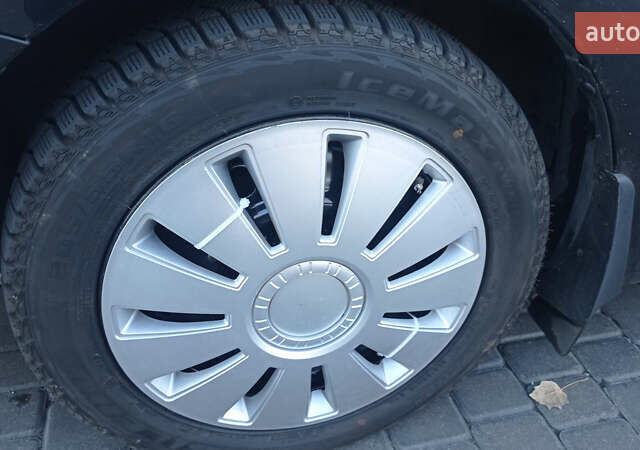 Черный Тойота Аурис, объемом двигателя 1.6 л и пробегом 236 тыс. км за 5900 $, фото 18 на Automoto.ua