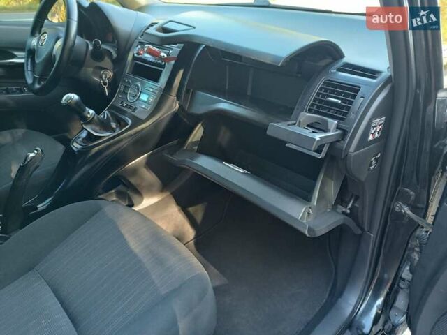 Черный Тойота Аурис, объемом двигателя 1.6 л и пробегом 199 тыс. км за 5950 $, фото 43 на Automoto.ua