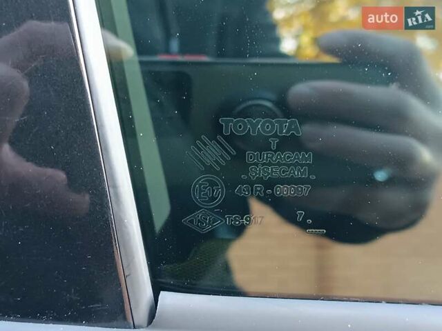 Черный Тойота Аурис, объемом двигателя 1.6 л и пробегом 199 тыс. км за 5950 $, фото 116 на Automoto.ua