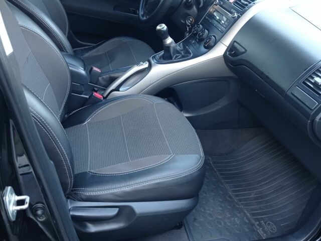 Черный Тойота Аурис, объемом двигателя 1.6 л и пробегом 236 тыс. км за 5900 $, фото 4 на Automoto.ua