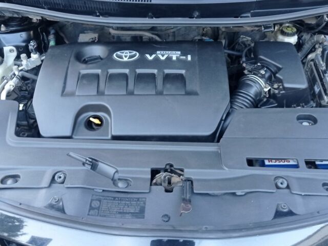 Черный Тойота Аурис, объемом двигателя 1.6 л и пробегом 236 тыс. км за 5900 $, фото 7 на Automoto.ua