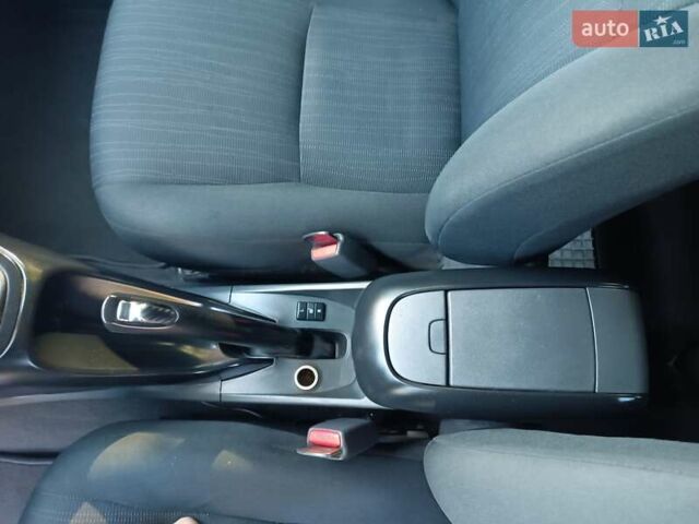 Черный Тойота Аурис, объемом двигателя 1.6 л и пробегом 199 тыс. км за 5950 $, фото 9 на Automoto.ua