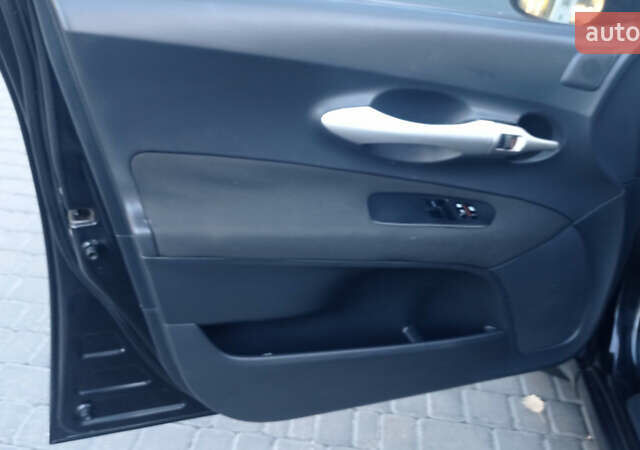 Черный Тойота Аурис, объемом двигателя 1.6 л и пробегом 236 тыс. км за 5900 $, фото 9 на Automoto.ua