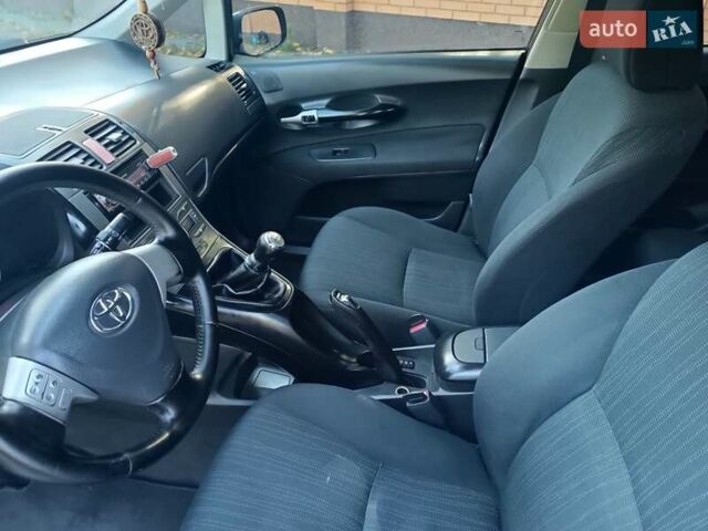 Черный Тойота Аурис, объемом двигателя 1.6 л и пробегом 199 тыс. км за 5950 $, фото 6 на Automoto.ua