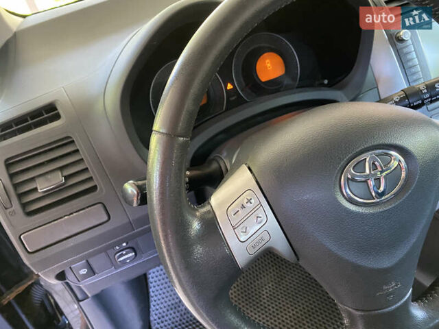 Чорний Тойота Ауріс, об'ємом двигуна 2.2 л та пробігом 240 тис. км за 6800 $, фото 31 на Automoto.ua