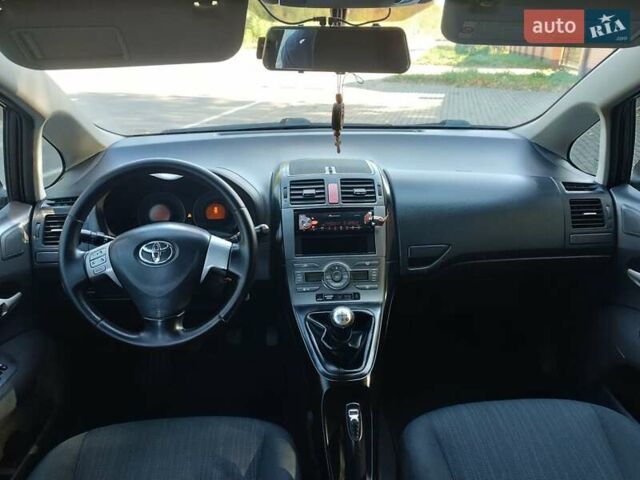 Черный Тойота Аурис, объемом двигателя 1.6 л и пробегом 199 тыс. км за 5950 $, фото 18 на Automoto.ua