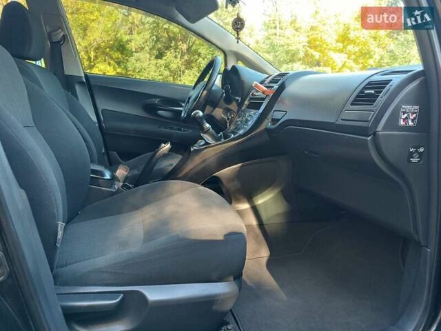 Черный Тойота Аурис, объемом двигателя 1.6 л и пробегом 199 тыс. км за 5950 $, фото 30 на Automoto.ua