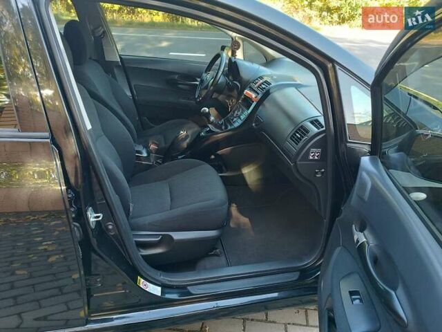 Черный Тойота Аурис, объемом двигателя 1.6 л и пробегом 199 тыс. км за 5950 $, фото 26 на Automoto.ua