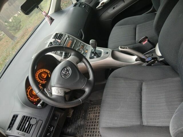 Черный Тойота Аурис, объемом двигателя 1.6 л и пробегом 195 тыс. км за 6200 $, фото 3 на Automoto.ua