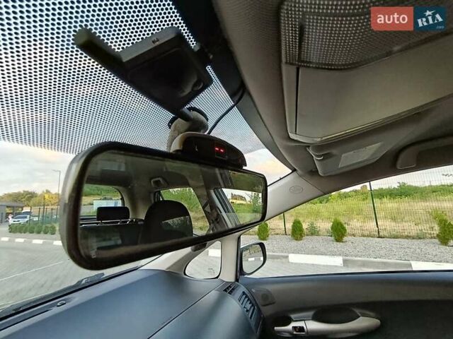 Черный Тойота Аурис, объемом двигателя 1.6 л и пробегом 175 тыс. км за 6300 $, фото 14 на Automoto.ua