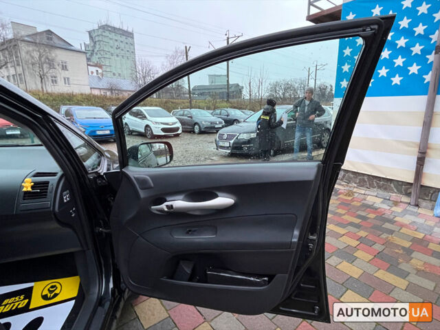 Черный Тойота Аурис, объемом двигателя 1.6 л и пробегом 224 тыс. км за 7400 $, фото 17 на Automoto.ua