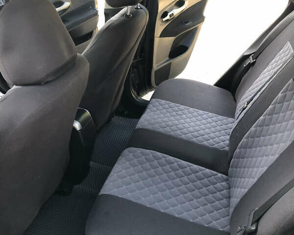 Черный Тойота Аурис, объемом двигателя 1.4 л и пробегом 272 тыс. км за 5900 $, фото 23 на Automoto.ua