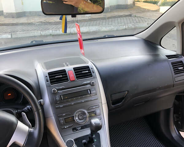 Черный Тойота Аурис, объемом двигателя 1.4 л и пробегом 272 тыс. км за 5900 $, фото 19 на Automoto.ua