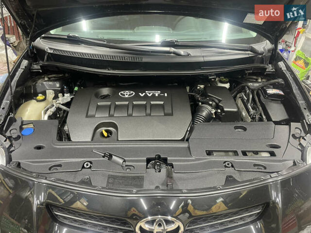Чорний Тойота Ауріс, об'ємом двигуна 1.6 л та пробігом 192 тис. км за 5850 $, фото 7 на Automoto.ua