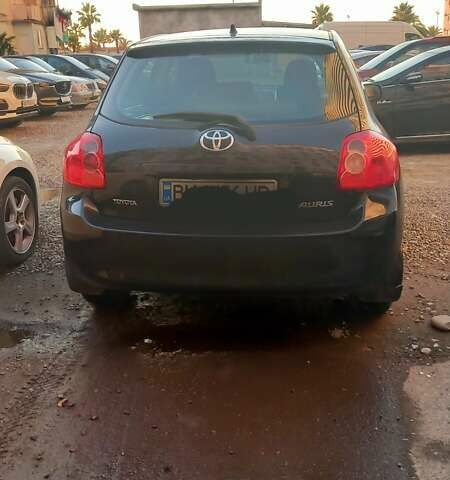 Черный Тойота Аурис, объемом двигателя 1.6 л и пробегом 164 тыс. км за 7800 $, фото 3 на Automoto.ua