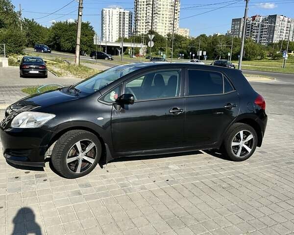 Черный Тойота Аурис, объемом двигателя 1.6 л и пробегом 180 тыс. км за 7200 $, фото 1 на Automoto.ua
