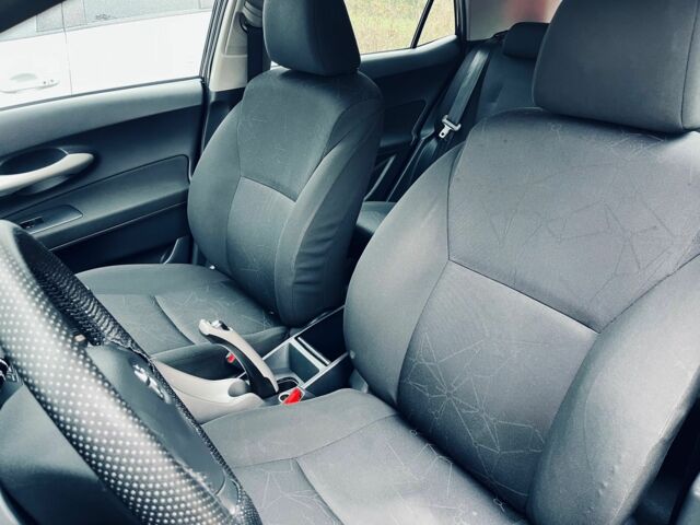 Чорний Тойота Ауріс, об'ємом двигуна 1.4 л та пробігом 3 тис. км за 6300 $, фото 10 на Automoto.ua