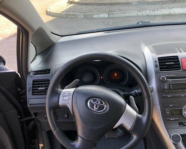 Черный Тойота Аурис, объемом двигателя 1.4 л и пробегом 272 тыс. км за 5900 $, фото 20 на Automoto.ua