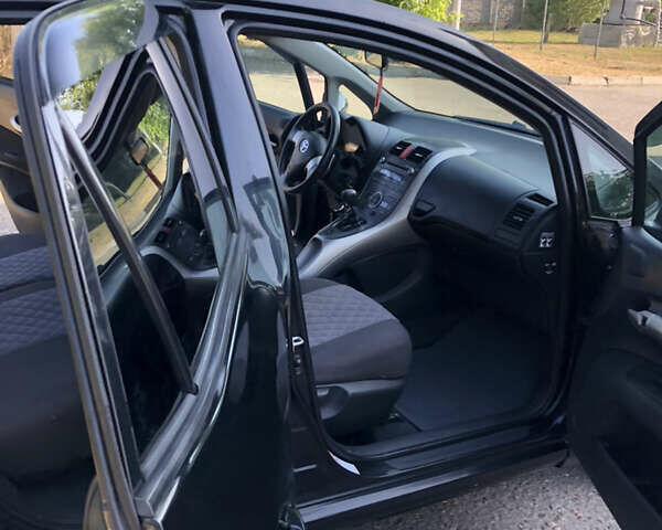 Черный Тойота Аурис, объемом двигателя 1.4 л и пробегом 272 тыс. км за 5900 $, фото 10 на Automoto.ua