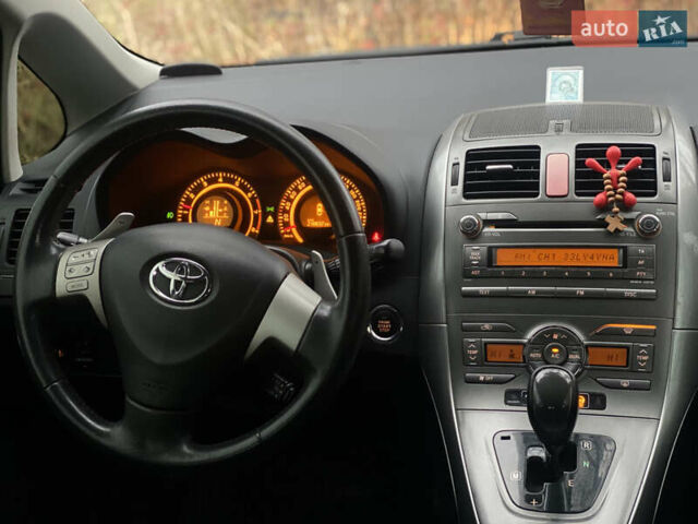 Черный Тойота Аурис, объемом двигателя 1.6 л и пробегом 218 тыс. км за 7000 $, фото 14 на Automoto.ua