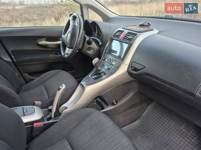 Черный Тойота Аурис, объемом двигателя 1.6 л и пробегом 134 тыс. км за 6900 $, фото 30 на Automoto.ua