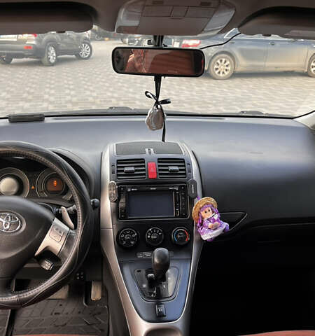 Черный Тойота Аурис, объемом двигателя 1.6 л и пробегом 180 тыс. км за 6600 $, фото 5 на Automoto.ua