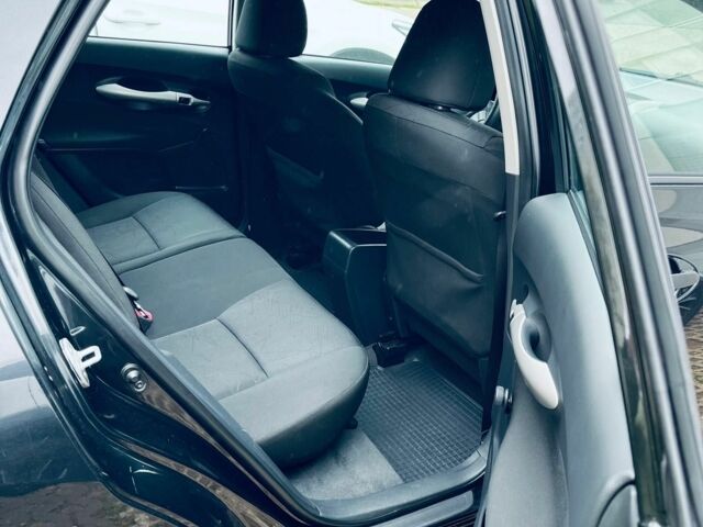 Чорний Тойота Ауріс, об'ємом двигуна 1.4 л та пробігом 3 тис. км за 6300 $, фото 12 на Automoto.ua