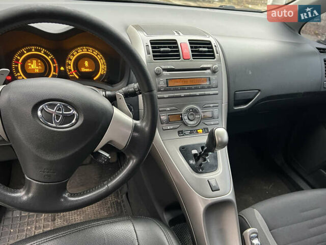 Черный Тойота Аурис, объемом двигателя 1.8 л и пробегом 234 тыс. км за 6100 $, фото 6 на Automoto.ua