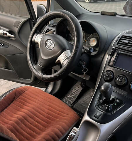 Черный Тойота Аурис, объемом двигателя 1.6 л и пробегом 180 тыс. км за 6600 $, фото 10 на Automoto.ua