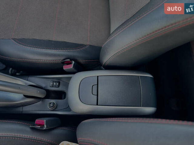 Чорний Тойота Ауріс, об'ємом двигуна 1.6 л та пробігом 114 тис. км за 7300 $, фото 15 на Automoto.ua
