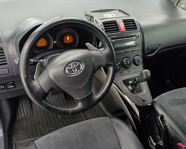 Чорний Тойота Ауріс, об'ємом двигуна 1.6 л та пробігом 187 тис. км за 6200 $, фото 18 на Automoto.ua