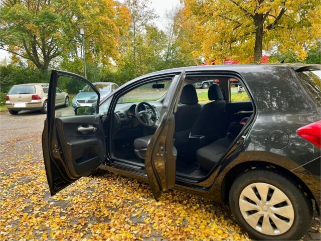 Чорний Тойота Ауріс, об'ємом двигуна 1.4 л та пробігом 3 тис. км за 6300 $, фото 5 на Automoto.ua