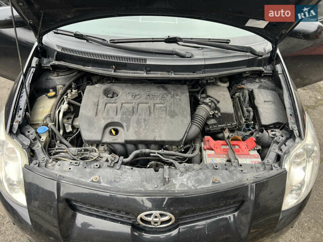 Черный Тойота Аурис, объемом двигателя 1.8 л и пробегом 234 тыс. км за 6100 $, фото 9 на Automoto.ua