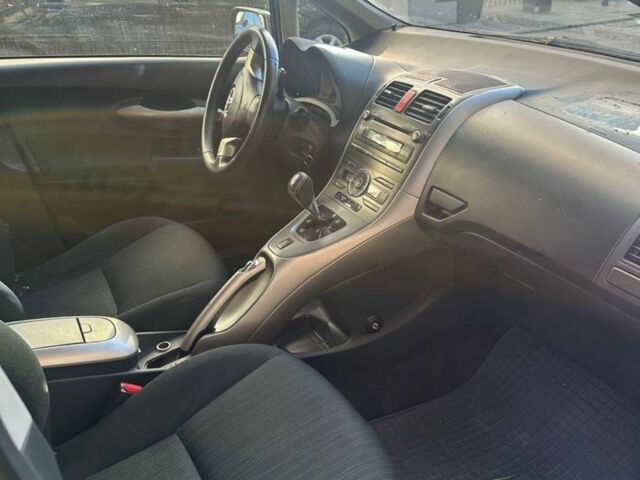 Черный Тойота Аурис, объемом двигателя 1.6 л и пробегом 161 тыс. км за 4200 $, фото 3 на Automoto.ua