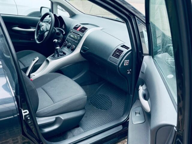 Чорний Тойота Ауріс, об'ємом двигуна 1.4 л та пробігом 3 тис. км за 6300 $, фото 11 на Automoto.ua