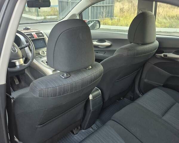 Черный Тойота Аурис, объемом двигателя 1.6 л и пробегом 134 тыс. км за 6900 $, фото 33 на Automoto.ua