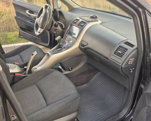 Черный Тойота Аурис, объемом двигателя 1.6 л и пробегом 134 тыс. км за 6900 $, фото 28 на Automoto.ua