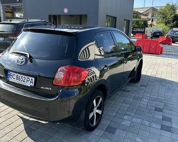 Черный Тойота Аурис, объемом двигателя 1.6 л и пробегом 180 тыс. км за 7200 $, фото 6 на Automoto.ua