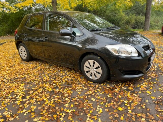 Чорний Тойота Ауріс, об'ємом двигуна 1.4 л та пробігом 3 тис. км за 6300 $, фото 1 на Automoto.ua