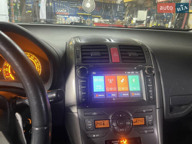 Чорний Тойота Ауріс, об'ємом двигуна 1.6 л та пробігом 192 тис. км за 5850 $, фото 3 на Automoto.ua