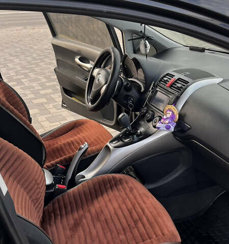 Черный Тойота Аурис, объемом двигателя 1.6 л и пробегом 180 тыс. км за 6600 $, фото 12 на Automoto.ua