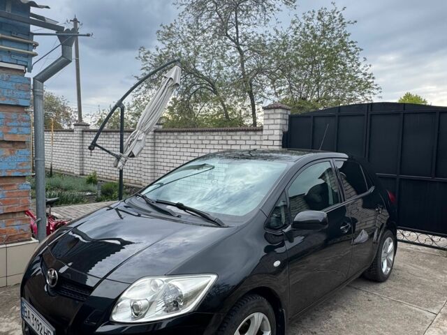 Чорний Тойота Ауріс, об'ємом двигуна 1.6 л та пробігом 180 тис. км за 6700 $, фото 1 на Automoto.ua