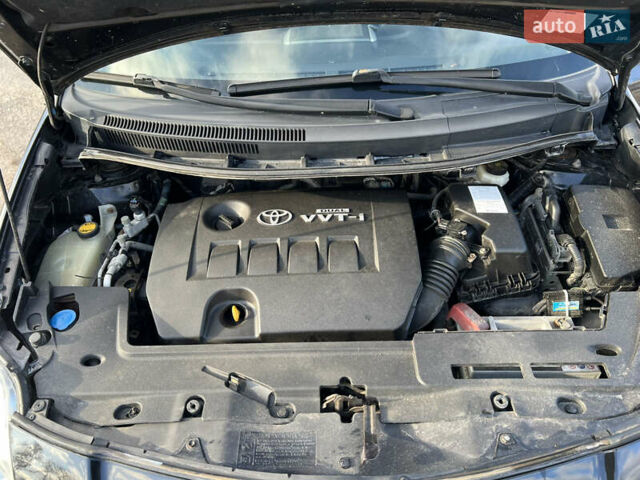 Чорний Тойота Ауріс, об'ємом двигуна 1.6 л та пробігом 115 тис. км за 7800 $, фото 18 на Automoto.ua