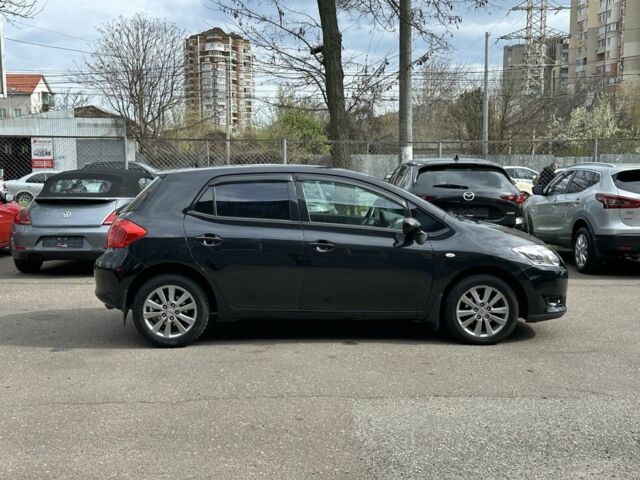 Черный Тойота Аурис, объемом двигателя 1.6 л и пробегом 158 тыс. км за 7800 $, фото 1 на Automoto.ua