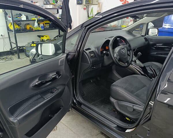 Чорний Тойота Ауріс, об'ємом двигуна 1.6 л та пробігом 187 тис. км за 6200 $, фото 14 на Automoto.ua