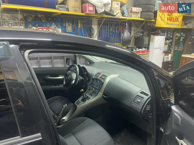 Чорний Тойота Ауріс, об'ємом двигуна 1.6 л та пробігом 192 тис. км за 5850 $, фото 1 на Automoto.ua