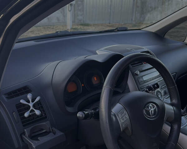 Черный Тойота Аурис, объемом двигателя 1.6 л и пробегом 114 тыс. км за 7800 $, фото 23 на Automoto.ua