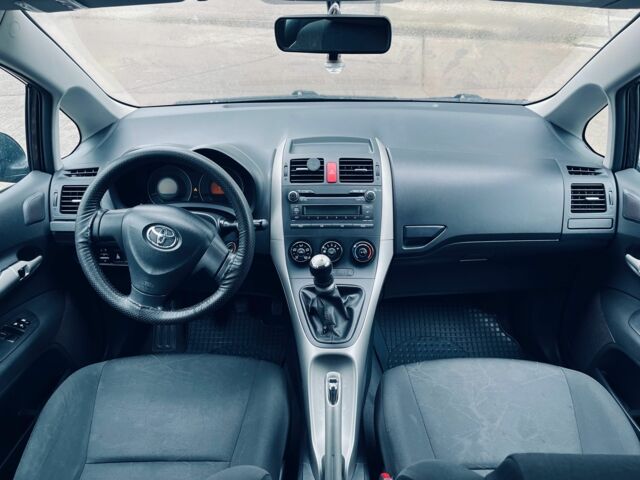 Чорний Тойота Ауріс, об'ємом двигуна 1.4 л та пробігом 3 тис. км за 6300 $, фото 8 на Automoto.ua