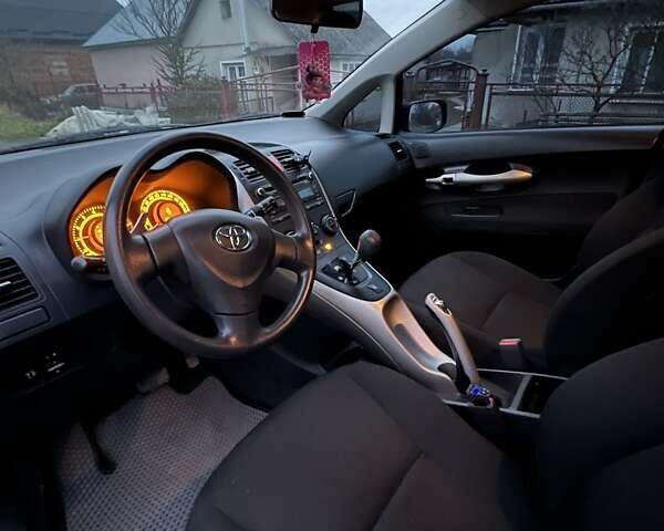 Чорний Тойота Ауріс, об'ємом двигуна 1.6 л та пробігом 166 тис. км за 6200 $, фото 11 на Automoto.ua